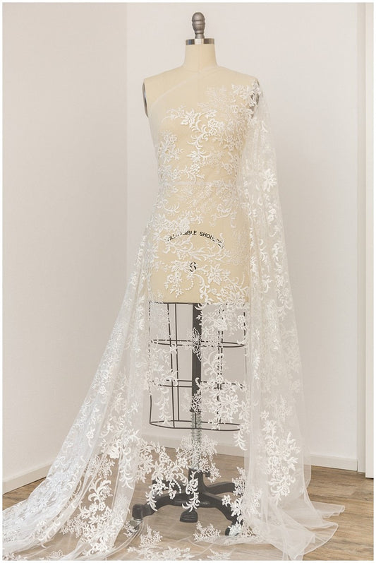 Tejido de encaje de algodón bordado con flores / Tejido de encaje de novia color marfil (Off-White) / Encaje para vestido de boda / Encaje floral / Encaje de novia // L17-114
