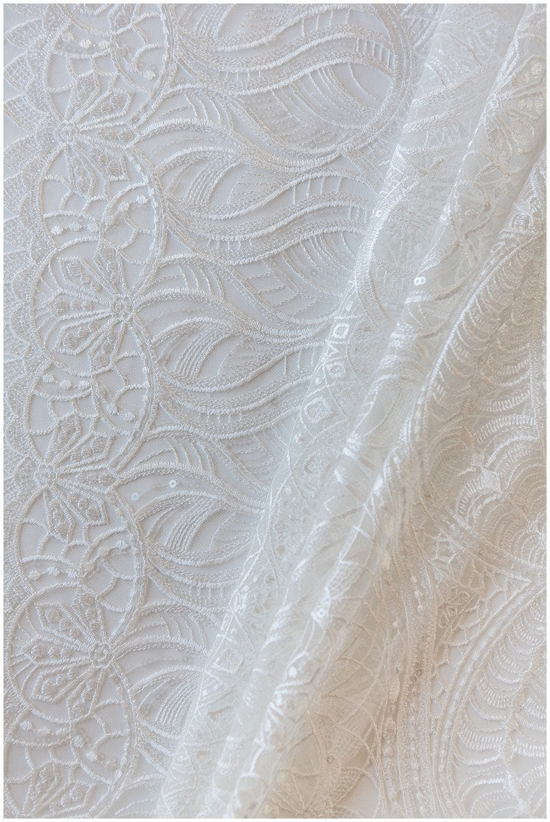 Wunderschöner Boho Spitzenstoff/ Braut Spitze Off-White/ Hochzeitskleid Spitzenstoff mit Pailletten/ Boho Braut Spitze// L17-103