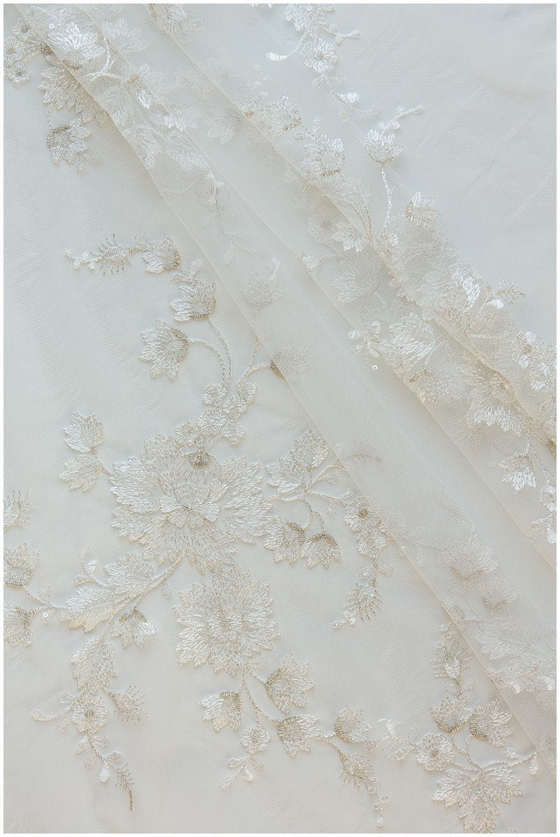 Weicher Blüten Spitzenstoff Off-White Silber/ Braut Spitzenstoff/ Hochzeitskleid Spitzenstoff mit Pailletten/ florale Spitze// L17-101
