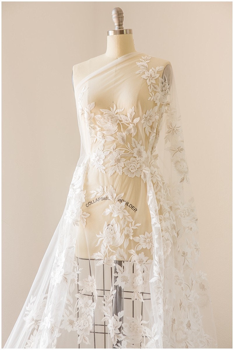 Romantischer Blumen Spitzenstoff Off-White/ Blumen Brautspitze/ bestickte florale Brautspitze/ Hochzeitskleid Spitze// L17-138