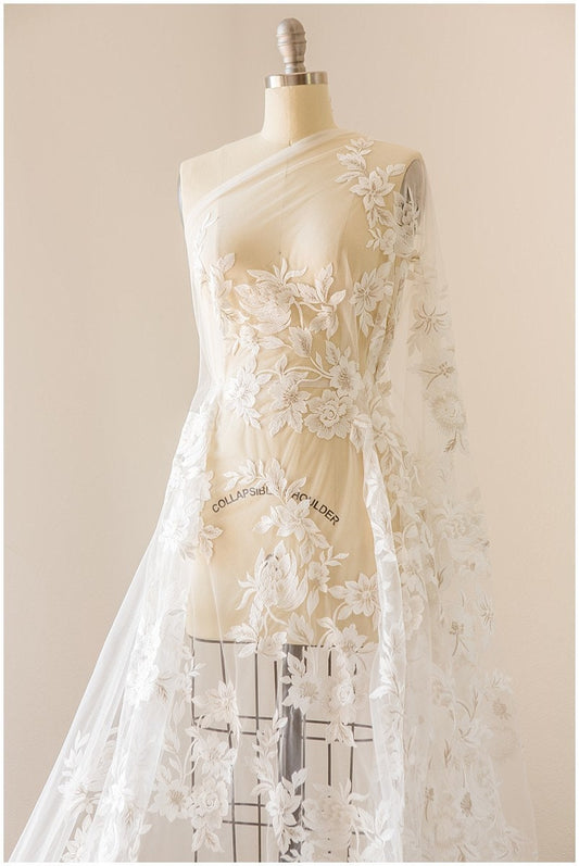 Encaje romántico floral en color off-white / encaje floral para novia / encaje bordado floral para novia / encaje para vestido de novia // L17-138