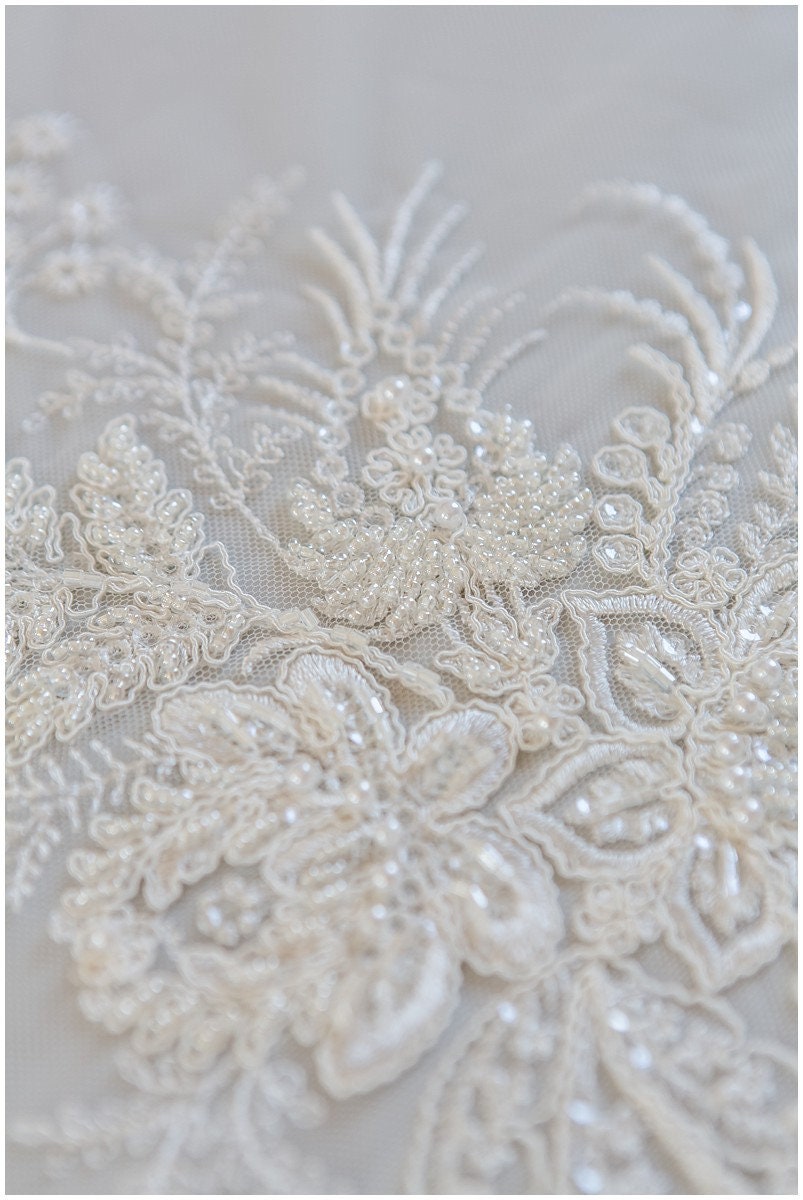 Schwere Perlen Brautspitzenstoff Off-White/ Perlen Spitze Stoff für Brautkleider/ Perlenspitzenstoff/ Blumen Spitze// L17-143