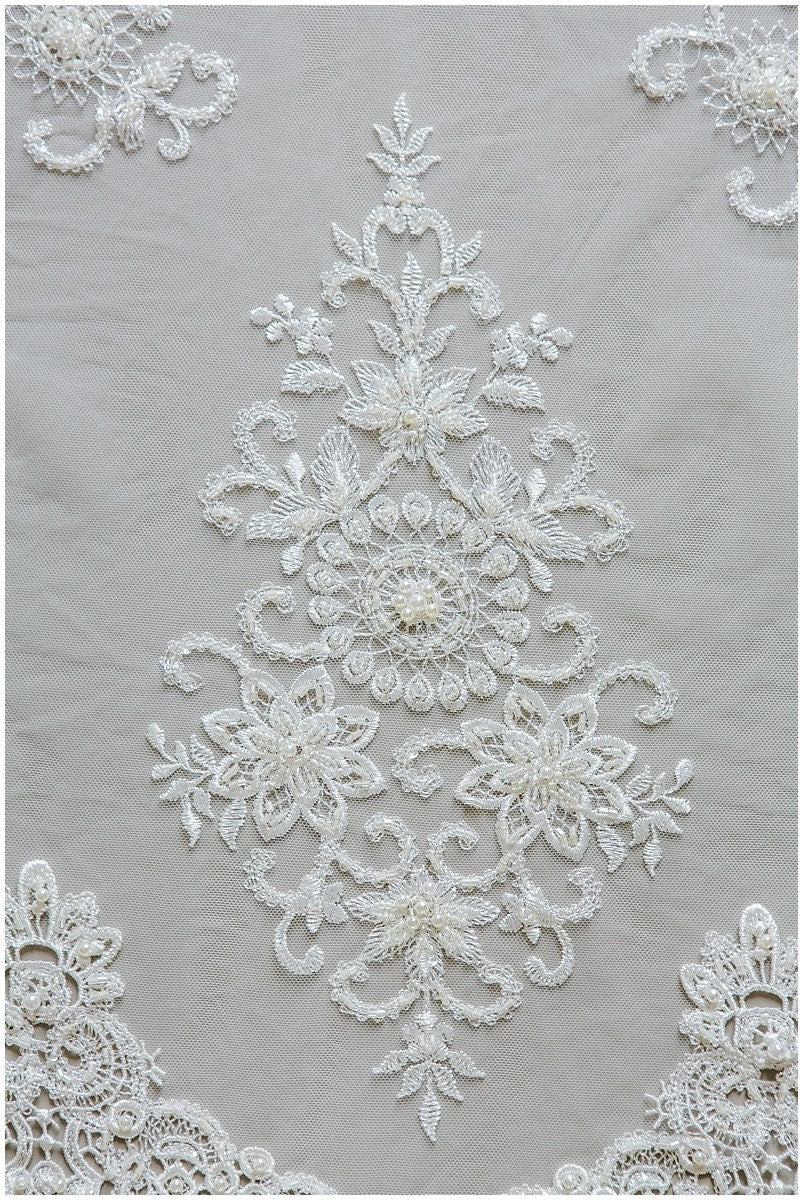 Perlen Brautspitze mit gehäkelten Elementen/ Hochzeitskleid Spitze mit Perlen/ Brautspitze Off-White// L17-145