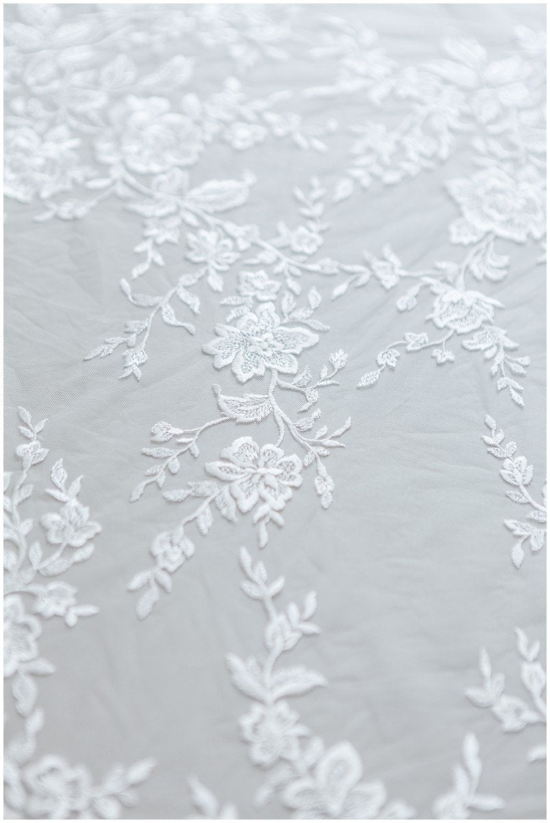 Blumen Spitzenstoff Off-White/ Braut Blumenspitze/ Brautkleid Spitzenstoff/ bestickter Spitzenstoff/ Spitzenschleier// L17-149