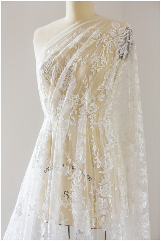Tela de encaje floral en color off-white / encaje floral para novia / tela de encaje para vestido de novia / encaje bordado / velo de encaje // L17-149