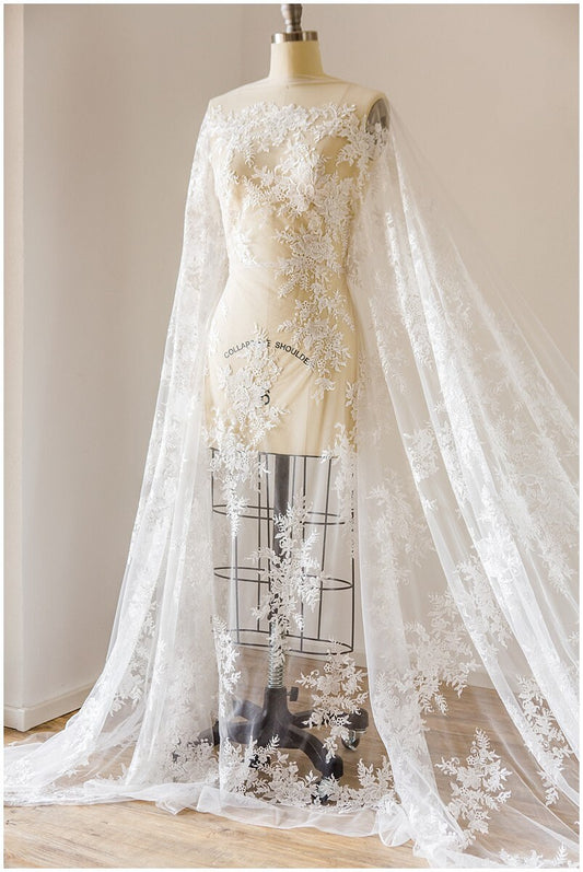 Encaje floral romántico / encaje para novia en color off-white / encaje con lentejuelas / encaje bordado / velo de encaje // L17-150