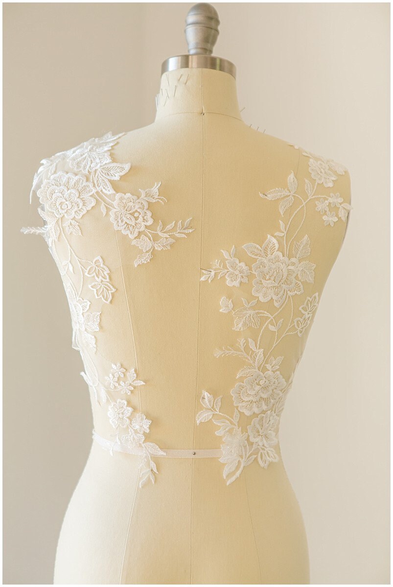 A17-123 / Romantische BlumenSpitze Applikation, Blumen Applikation, SpitzenBlume Aufnäher, Hochzeitskleid Spitze, Hochzeitskleid Spitzenapplikation, Brautspitze