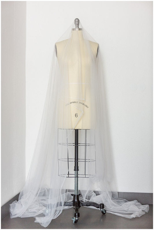 25 Meter Ballen - 3.1m breit - sehr weicher Tüllstoff für Brautschleier & Hochzeitskleider/ Schleiertüll weiß off-white/ weicher Tüll// R-167-18-BALLEN