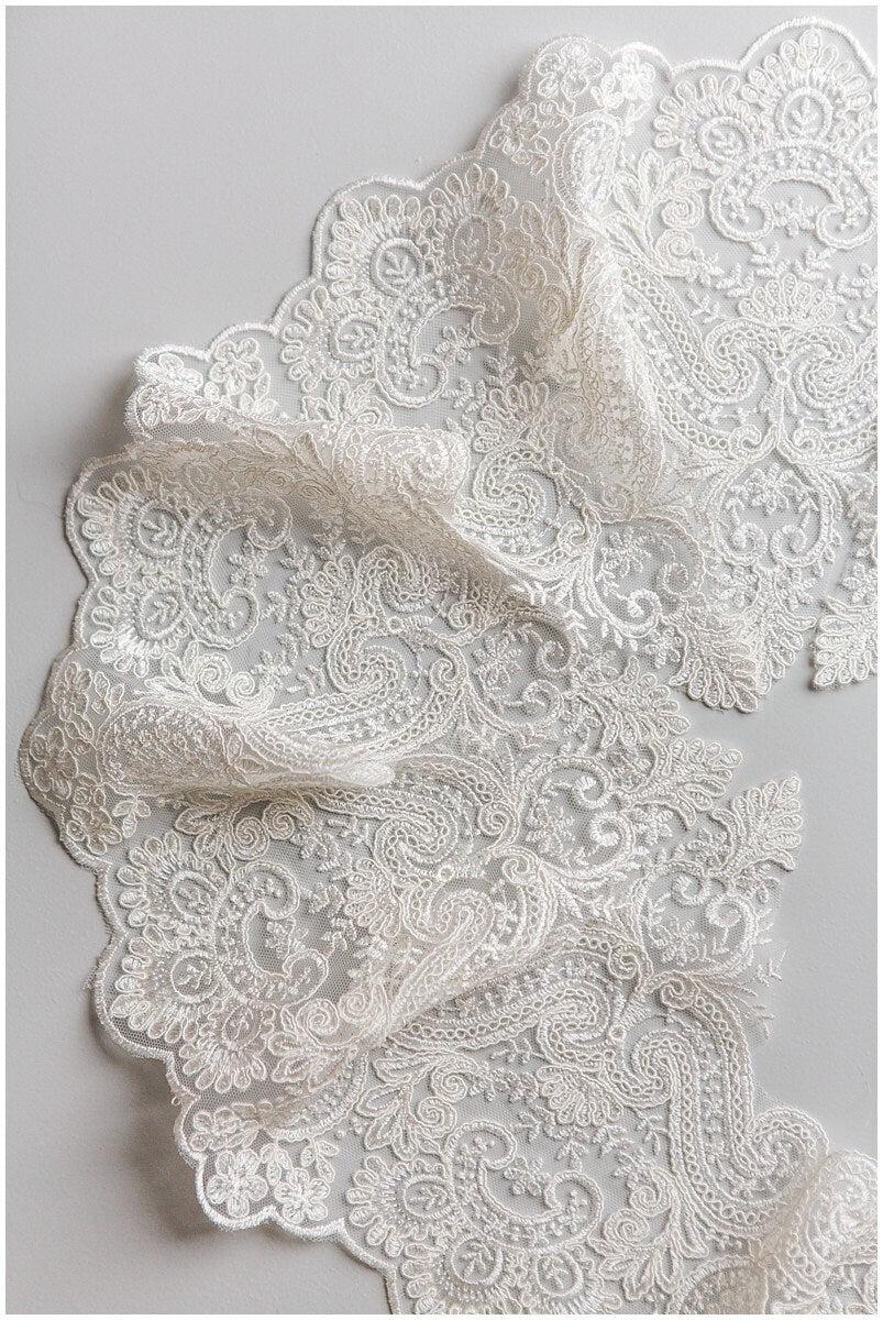 Lace trim off-white/ elegant bridal lace trim/ veil lace trim/ lace embroidery/ wedding dress lace trim// T17-045