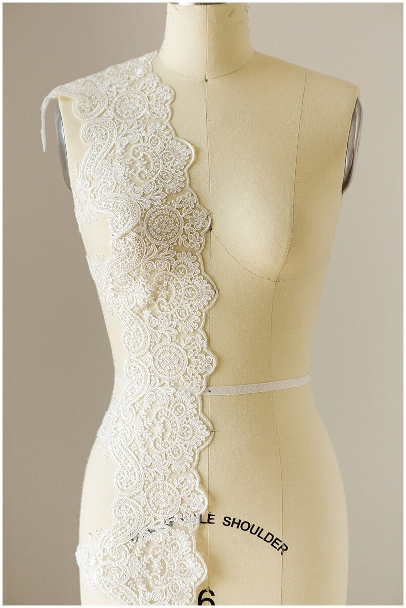 Lace trim off-white/ elegant bridal lace trim/ veil lace trim/ lace embroidery/ wedding dress lace trim// T17-045