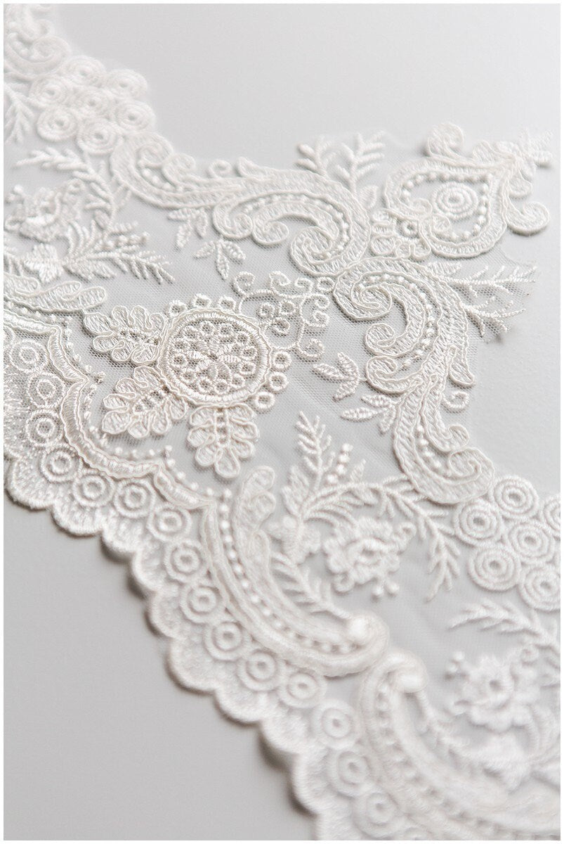 Off-White lace trim/ veil lace trim/ bridal lace trim/ embroidered lace trim/ bridal lace trim// T17-047
