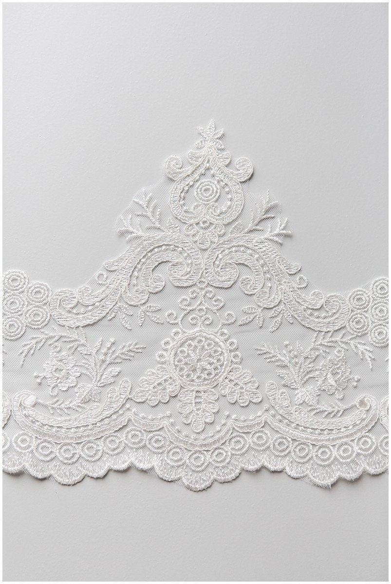 Off-White lace trim/ veil lace trim/ bridal lace trim/ embroidered lace trim/ bridal lace trim// T17-047