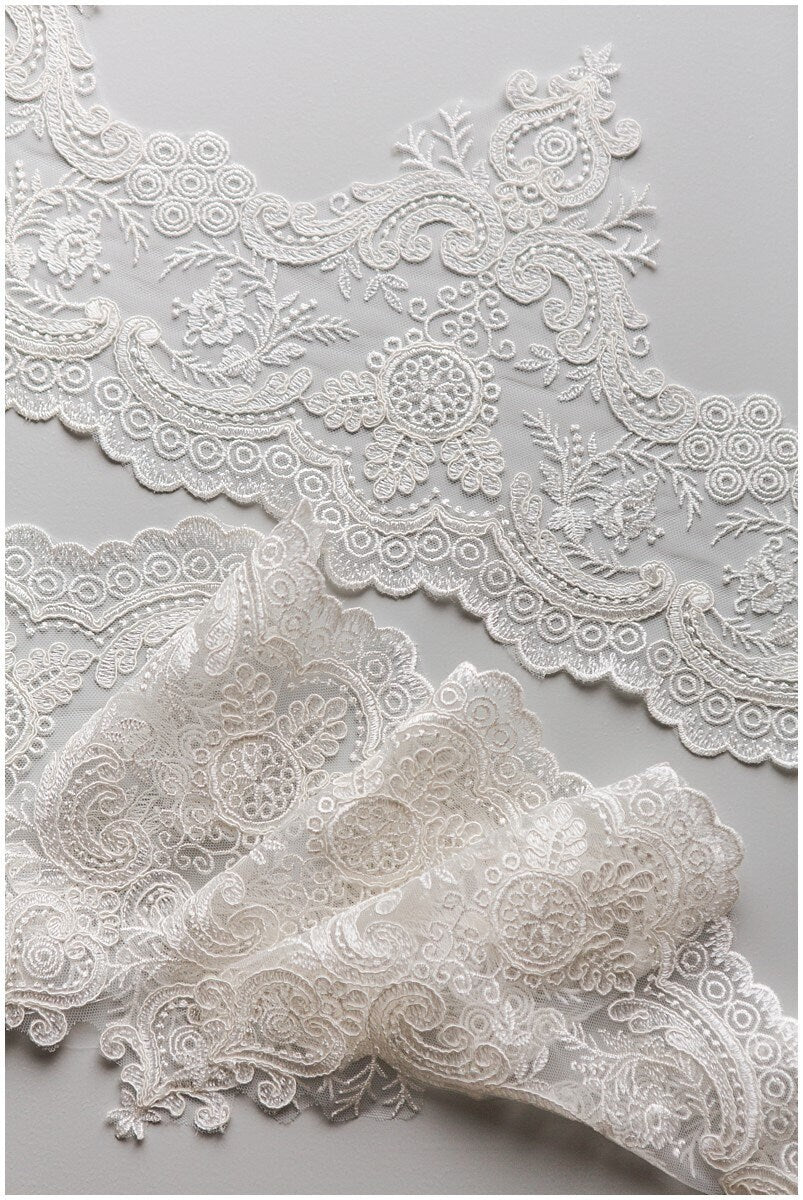 Off-White lace trim/ veil lace trim/ bridal lace trim/ embroidered lace trim/ bridal lace trim// T17-047