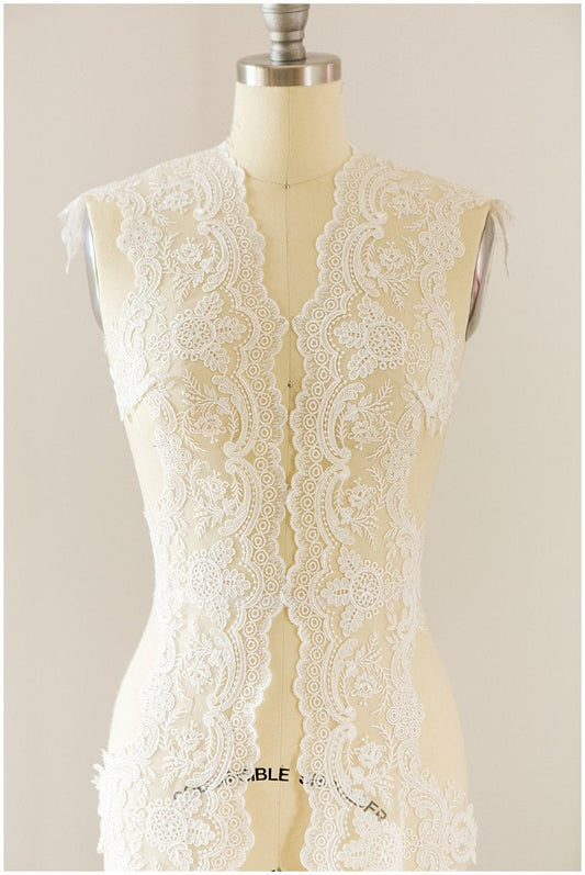 Garniture en dentelle Off-White/ garniture en dentelle de voile/ garniture en dentelle nuptiale/ garniture en dentelle brodée/ garniture en dentelle nuptiale// T17-047