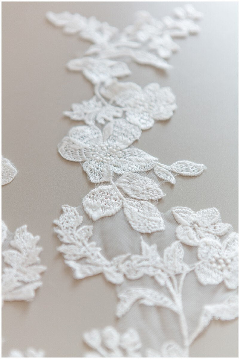 Spitzenblume Aufnäher, BlumenApplikation, Romantische BlumenSpitze Applikation, Hochzeitskleid Spitze, Hochzeitskleid Spitzenapplikation, Brautspitze// A17-131