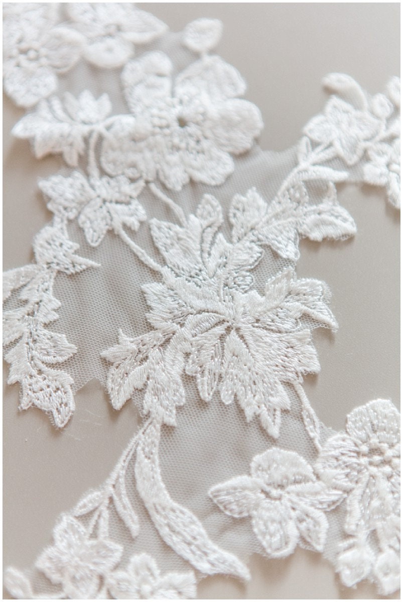 Spitzenblume Aufnäher, BlumenApplikation, Romantische BlumenSpitze Applikation, Hochzeitskleid Spitze, Hochzeitskleid Spitzenapplikation, Brautspitze// A17-131