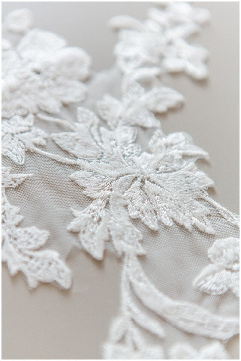 Spitzenblume Aufnäher, BlumenApplikation, Romantische BlumenSpitze Applikation, Hochzeitskleid Spitze, Hochzeitskleid Spitzenapplikation, Brautspitze// A17-131