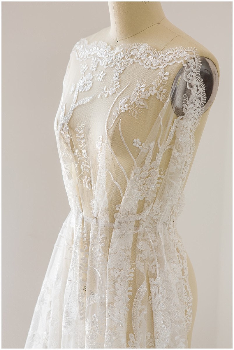 Moderner Braut Spitzenstoff Off-White/ bestickte Boho Spitze/ Hochzeitskleid Spitzenstoff/ Blumenspitze mit Pailletten// L17-129