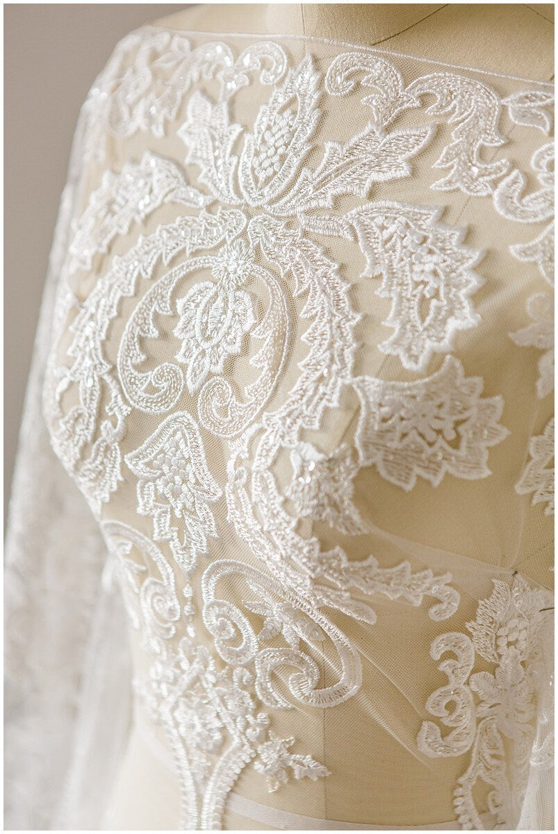 Bestickter Spitzenstoff Off-White/ Boho Brautkleid Spitzenstoff/ bestickte Spitze/ Ornament Brautspitze/ florale Spitze// L17-133