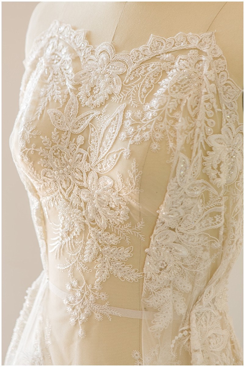 Schwere Perlen Brautspitzenstoff Off-White/ Perlen Spitze Stoff für Brautkleider/ Perlenspitzenstoff/ Blumen Spitze// L17-143