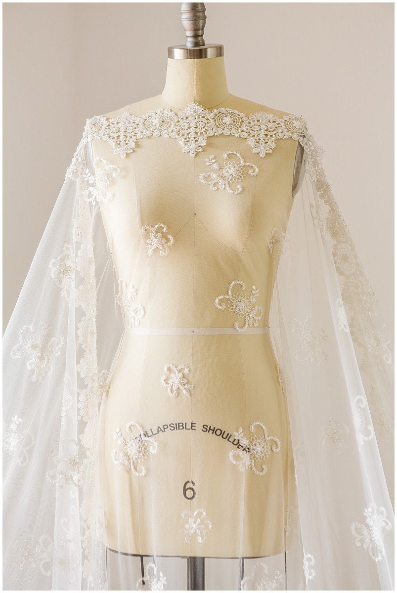 Perlen Brautspitze mit gehäkelten Elementen/ Hochzeitskleid Spitze mit Perlen/ Brautspitze Off-White// L17-145