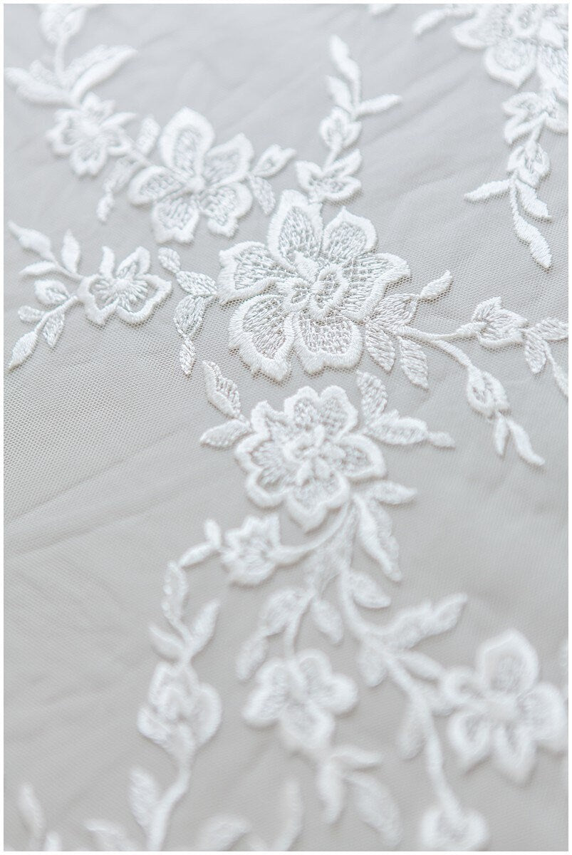 Blumen Spitzenstoff Off-White/ Braut Blumenspitze/ Brautkleid Spitzenstoff/ bestickter Spitzenstoff/ Spitzenschleier// L17-149