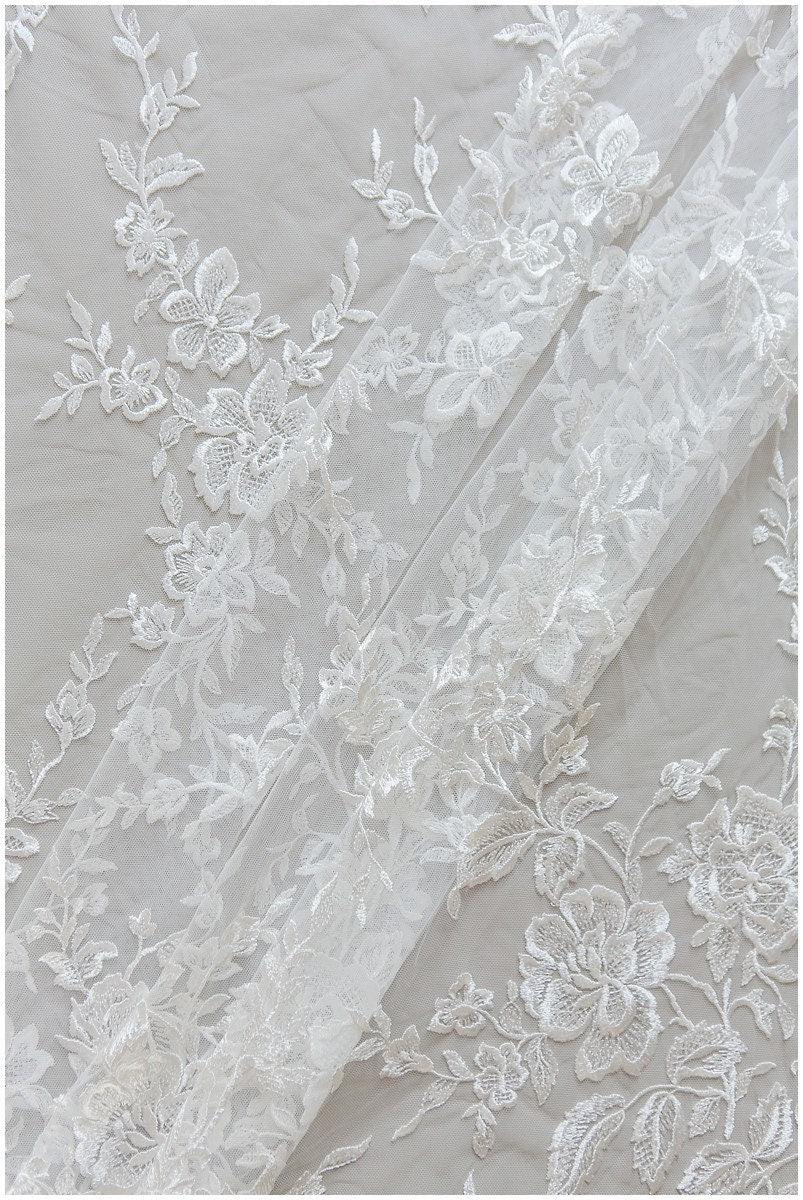 Blumen Spitzenstoff Off-White/ Braut Blumenspitze/ Brautkleid Spitzenstoff/ bestickter Spitzenstoff/ Spitzenschleier// L17-149