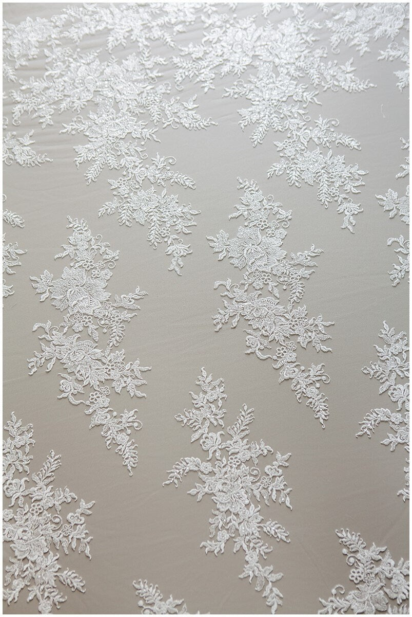 Romantischer Blumen Spitzenstoff/ Braut Spitzenstoff Off-White/ Pailletten Spitze/ bestickter Spitzenstoff/ Spitzenschleier// L17-150