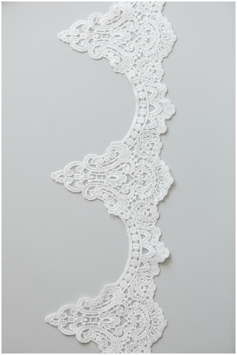 Lace trim off-white/ elegant bridal lace trim/ flower veil lace trim/ wedding dress lace// T17-056