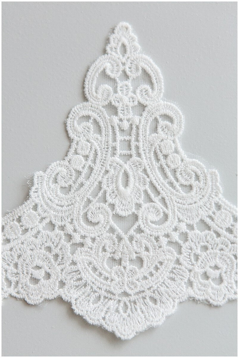 Lace trim off-white/ elegant bridal lace trim/ flower veil lace trim/ wedding dress lace// T17-056