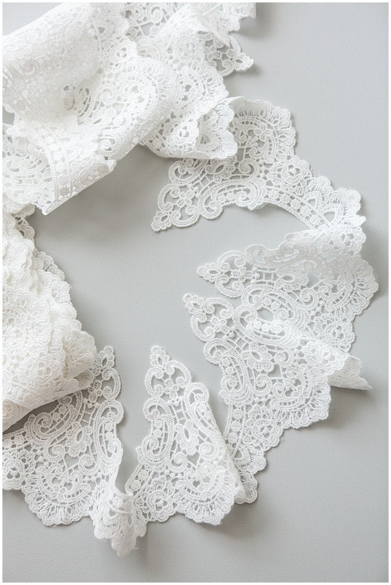 Lace trim off-white/ elegant bridal lace trim/ flower veil lace trim/ wedding dress lace// T17-056
