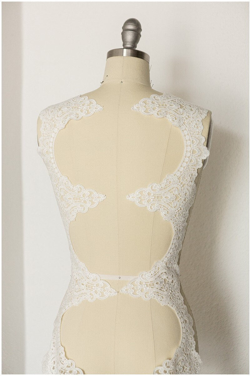 Lace trim off-white/ elegant bridal lace trim/ flower veil lace trim/ wedding dress lace// T17-056