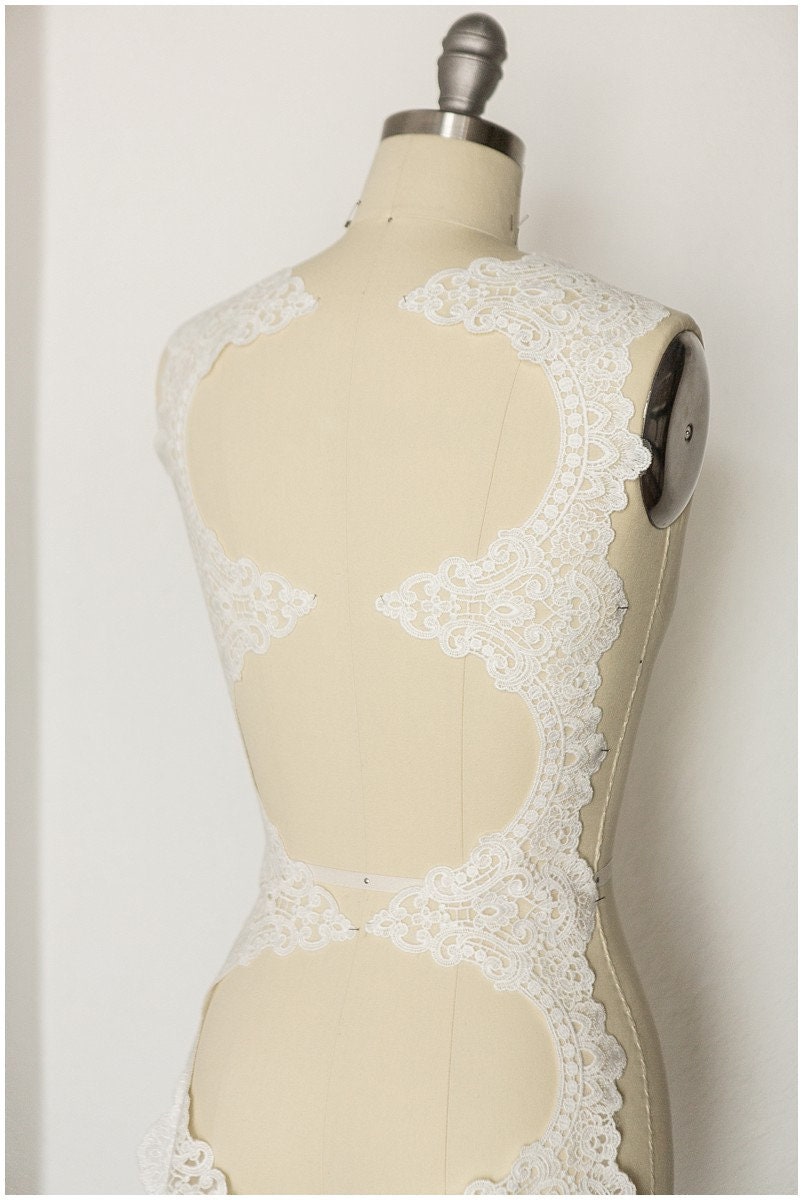 Lace trim off-white/ elegant bridal lace trim/ flower veil lace trim/ wedding dress lace// T17-056