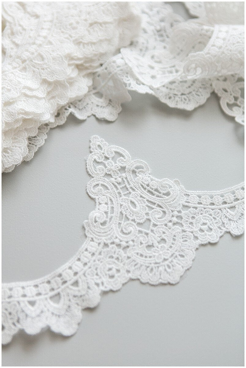 Lace trim off-white/ elegant bridal lace trim/ flower veil lace trim/ wedding dress lace// T17-056