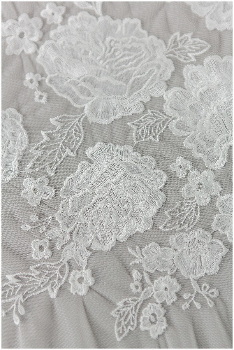 Braut Spitzenstoff Off-White/ große Blütenspitze/ Rosenblüten Spitzenstoff/ Hochzeitskleid Spitze/ Brautkleid Spitze// L17-162