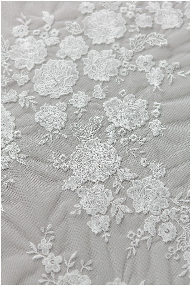 Braut Spitzenstoff Off-White/ große Blütenspitze/ Rosenblüten Spitzenstoff/ Hochzeitskleid Spitze/ Brautkleid Spitze// L17-162