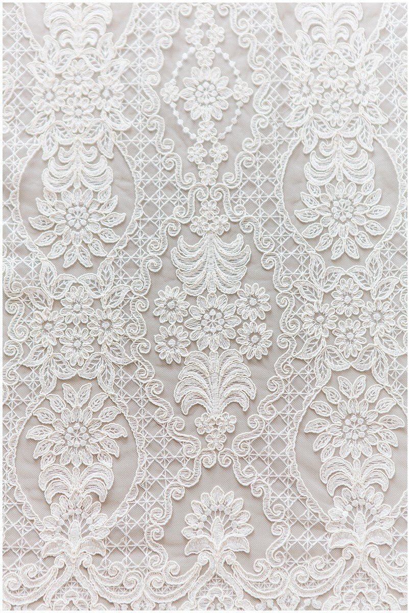 Vintage bridal lace off-white/ boho bridal lace/ bridal lace/ romantic lace// L17-179