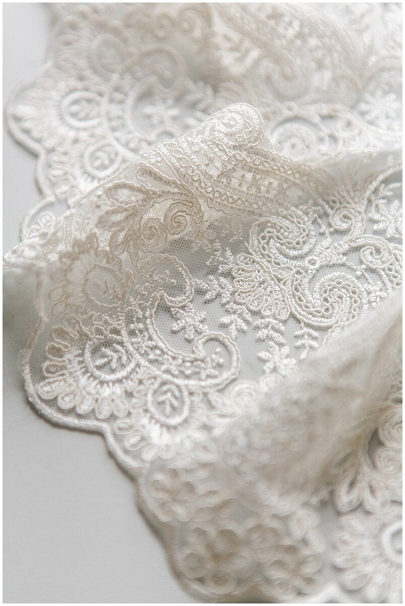 Lace trim off-white/ elegant bridal lace trim/ veil lace trim/ lace embroidery/ wedding dress lace trim// T17-045