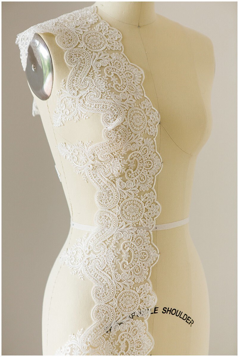 Lace trim off-white/ elegant bridal lace trim/ veil lace trim/ lace embroidery/ wedding dress lace trim// T17-045