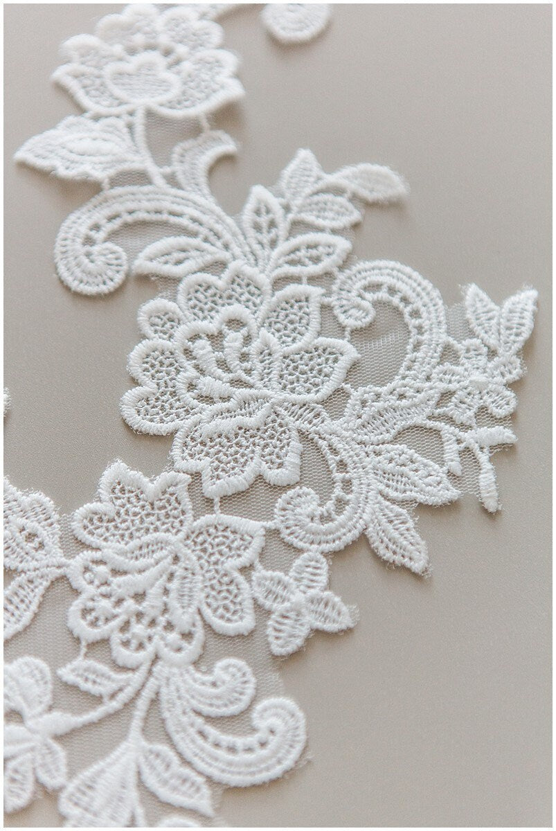 Romantische Blumen Spitzen Applikation, BrautBlüten Applikation, Spitzenblume, Blumen Applikation, Hochzeitskleid Spitzenapplikation, Spitzenblumen Applikation// A17-136