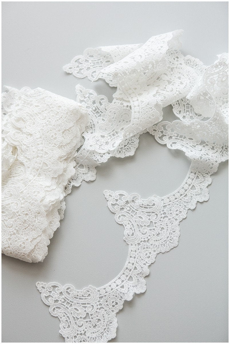 Lace trim off-white/ elegant bridal lace trim/ flower veil lace trim/ wedding dress lace// T17-056