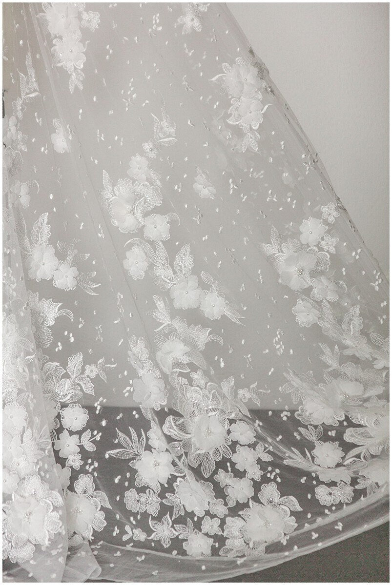 Weiche 3D-Blütenspitze/ 3D Perlenspitze/ Braut Spitzenstoff Off-White/ Brautkleid Spitze/ Couture Spitze/ Perlenspitze// L17-151