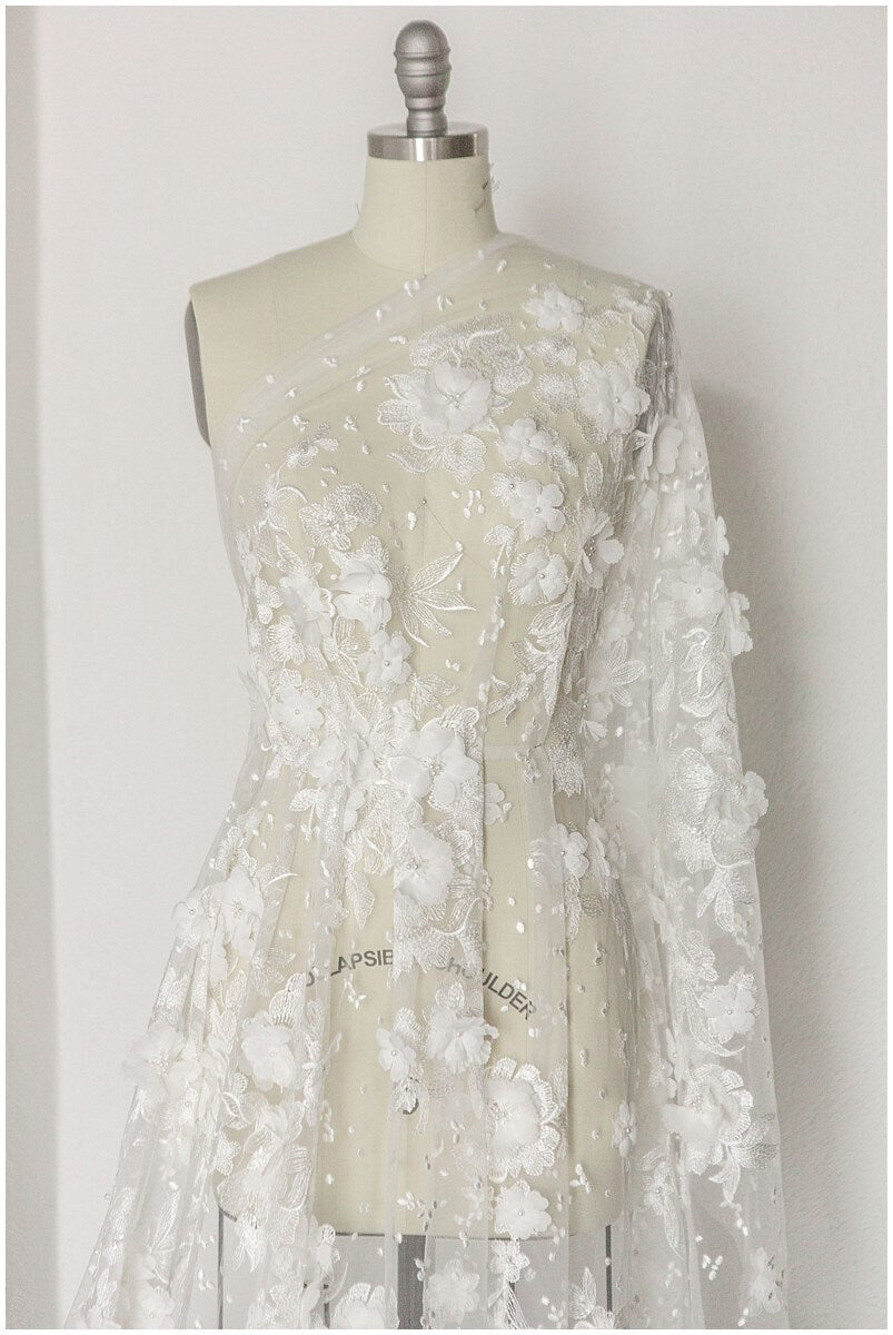 Weiche 3D-Blütenspitze/ 3D Perlenspitze/ Braut Spitzenstoff Off-White/ Brautkleid Spitze/ Couture Spitze/ Perlenspitze// L17-151