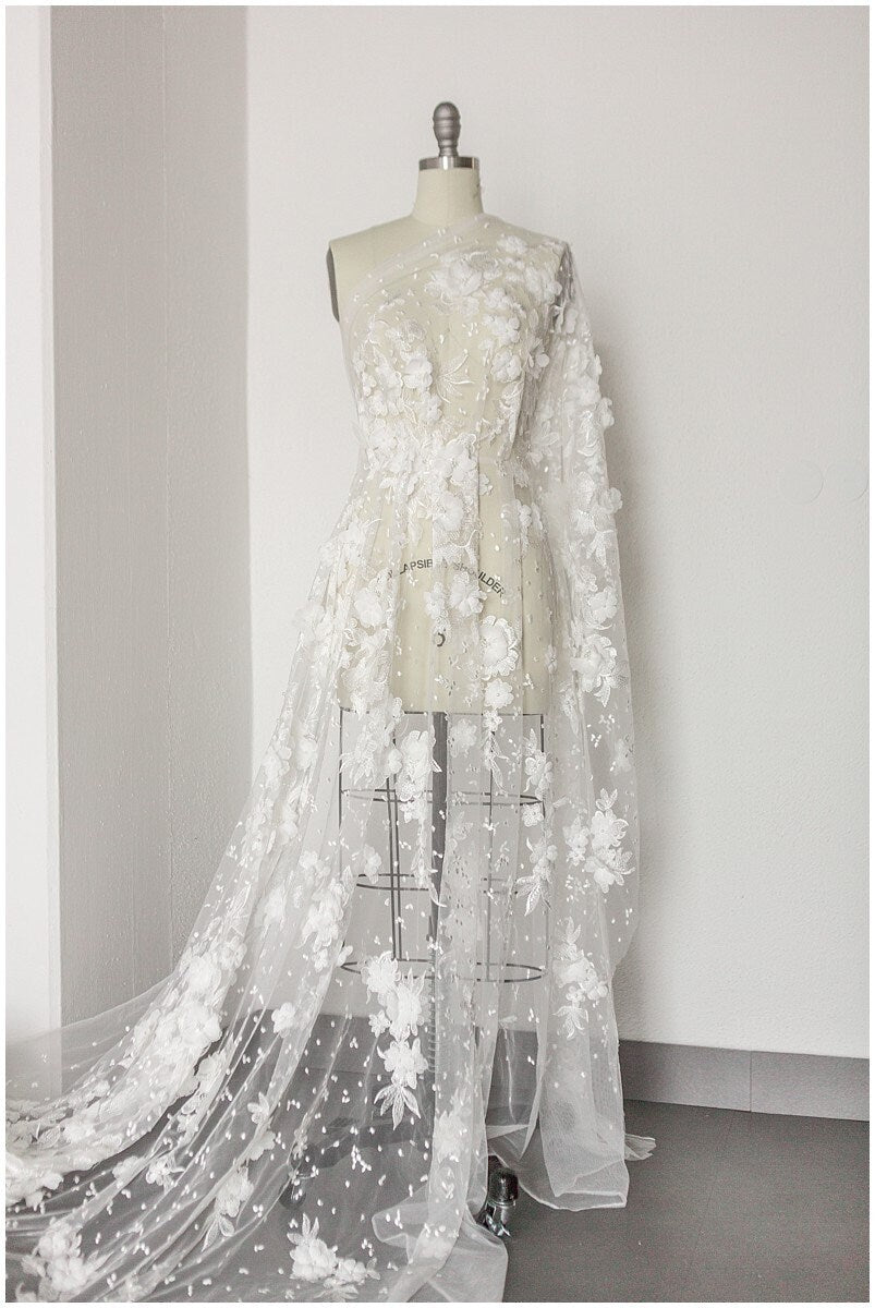 Weiche 3D-Blütenspitze/ 3D Perlenspitze/ Braut Spitzenstoff Off-White/ Brautkleid Spitze/ Couture Spitze/ Perlenspitze// L17-151