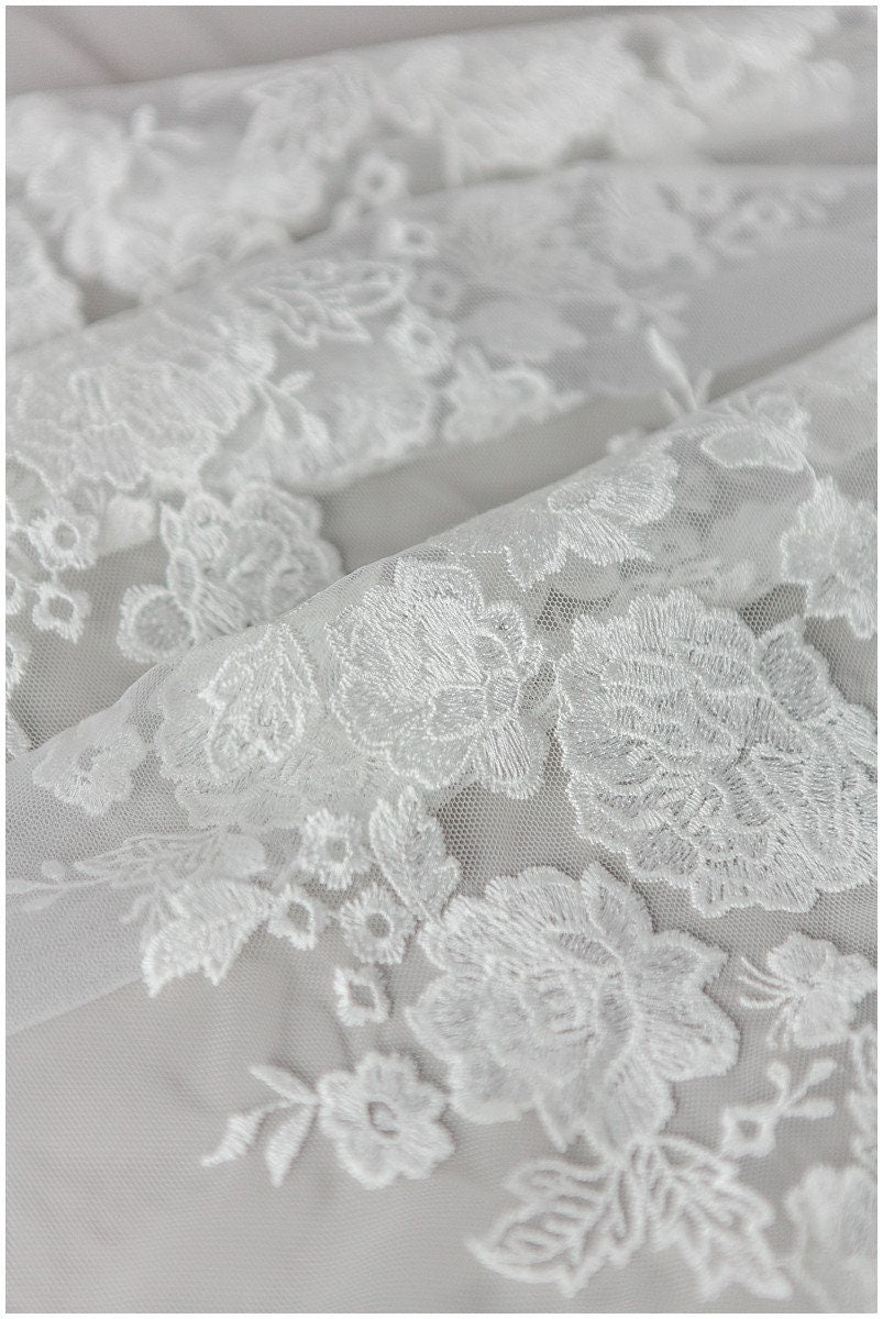 Braut Spitzenstoff Off-White/ große Blütenspitze/ Rosenblüten Spitzenstoff/ Hochzeitskleid Spitze/ Brautkleid Spitze// L17-162
