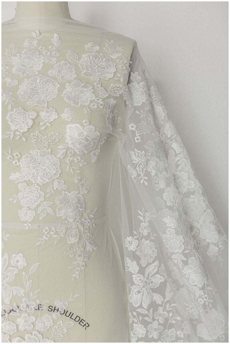 Braut Spitzenstoff Off-White/ große Blütenspitze/ Rosenblüten Spitzenstoff/ Hochzeitskleid Spitze/ Brautkleid Spitze// L17-162