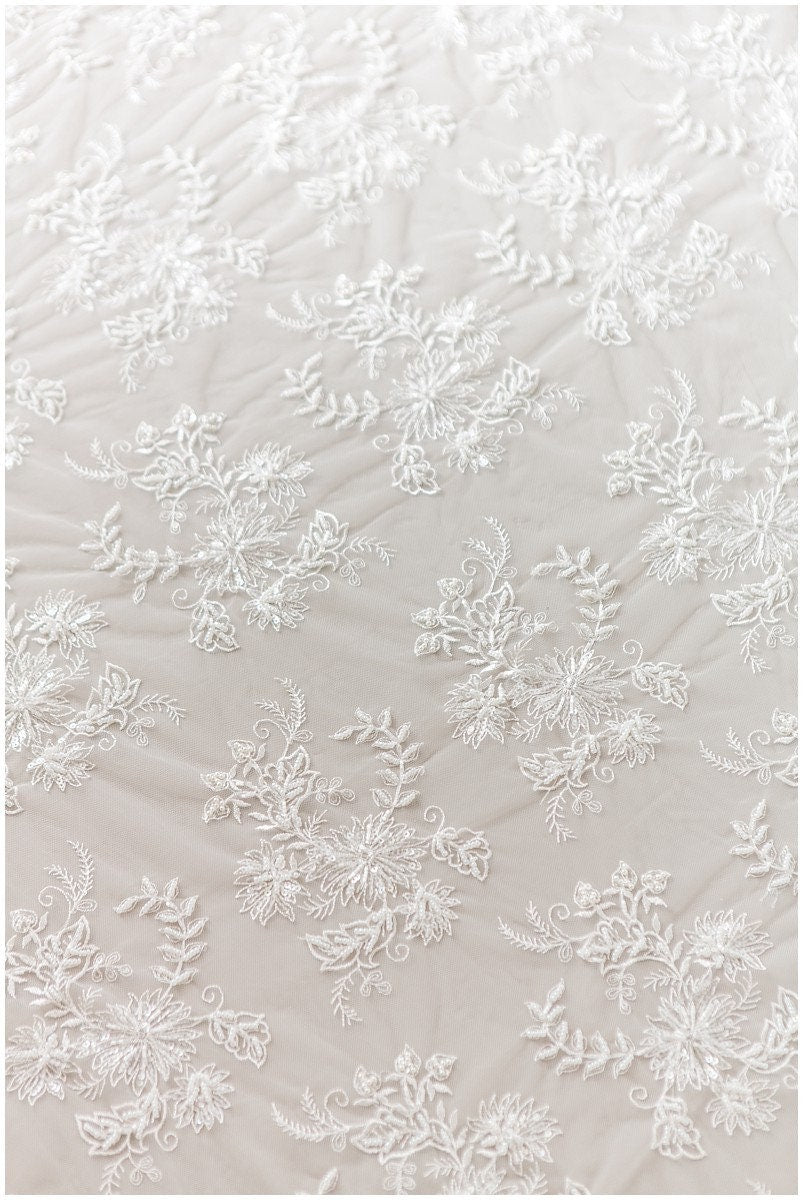 Romantischer handbeaded Spitzenstoff, Brautkleid Stoff, Hochzeitskleid Tüll, Brautspitze, Perlen Spitzenstoff, Blumen Spitze Design// L17-183
