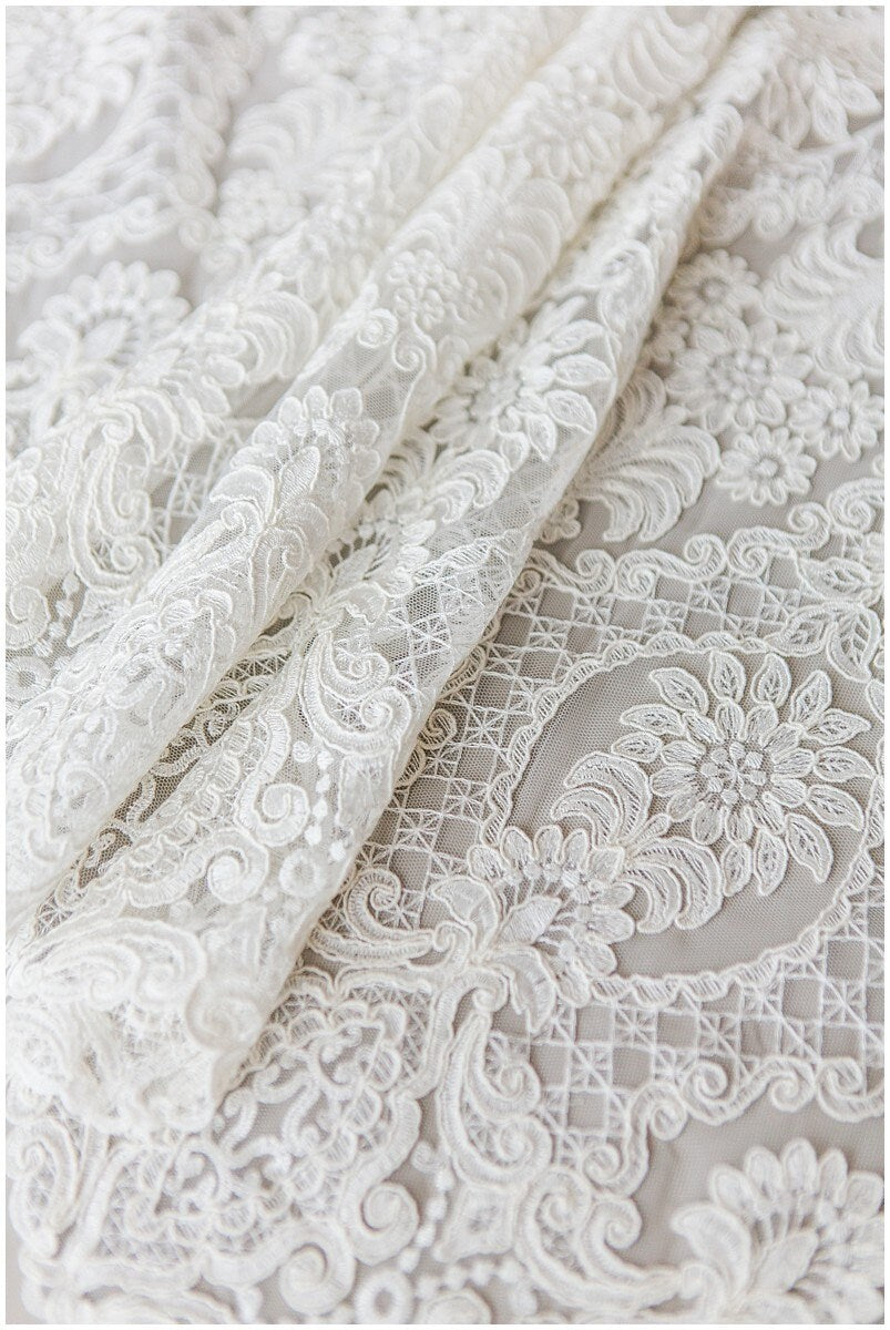 Vintage bridal lace off-white/ boho bridal lace/ bridal lace/ romantic lace// L17-179