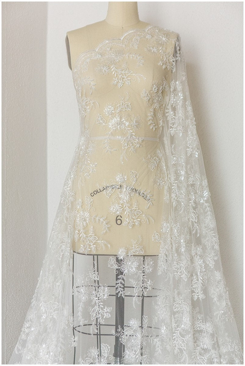 Romantischer handbeaded Spitzenstoff, Brautkleid Stoff, Hochzeitskleid Tüll, Brautspitze, Perlen Spitzenstoff, Blumen Spitze Design// L17-183