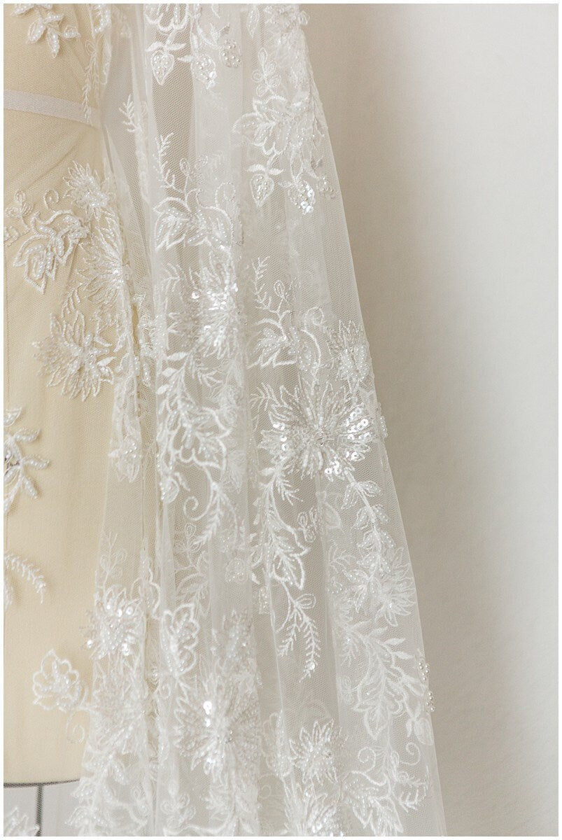 Romantischer handbeaded Spitzenstoff, Brautkleid Stoff, Hochzeitskleid Tüll, Brautspitze, Perlen Spitzenstoff, Blumen Spitze Design// L17-183